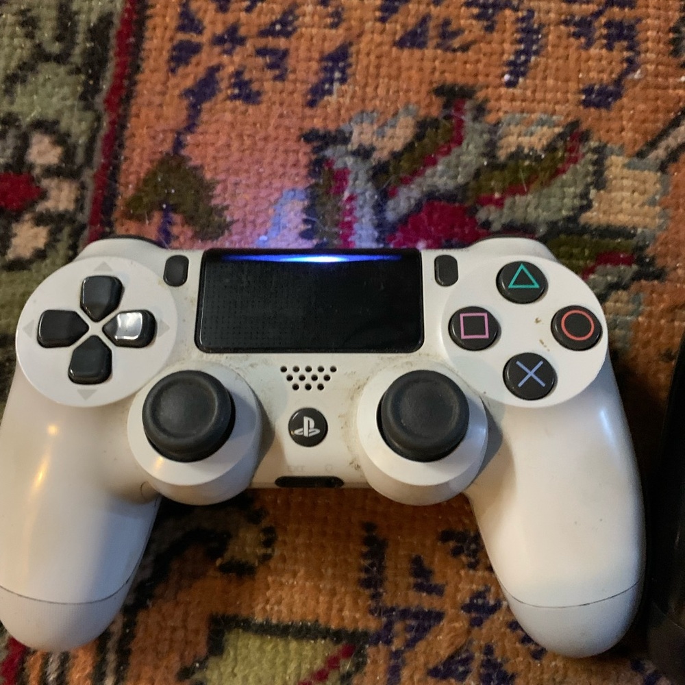 White Wireless Game Controller